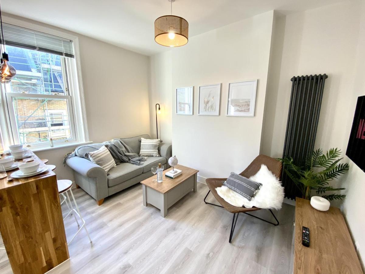 Stunning Beach Themed 2 Bed Apartment Bournemouth Exterior photo