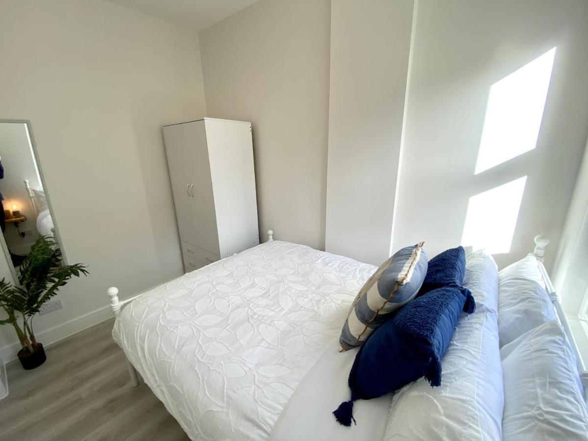 Stunning Beach Themed 2 Bed Apartment Bournemouth Exterior photo