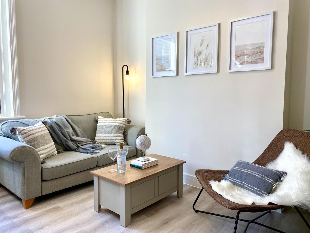 Stunning Beach Themed 2 Bed Apartment Bournemouth Exterior photo